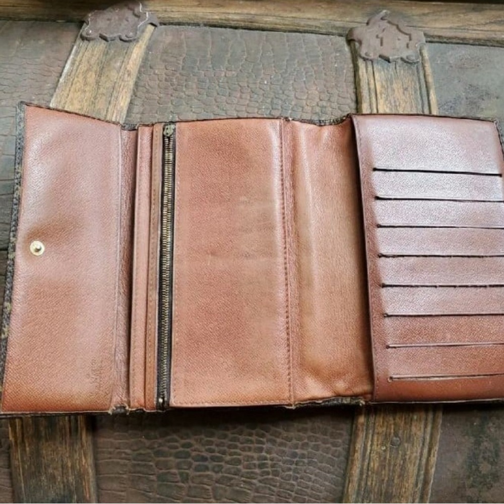 Louis Vuitton vintage Monogram Brown Wallet - Picture 2 of 9